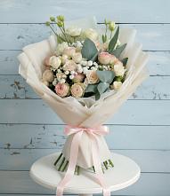 Букет цветов из:  Розы и Лизиантусы в Ивантеевке