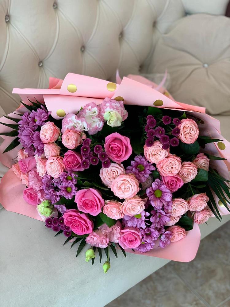 Букет цветов из: Хризантемы, Розы и Лизиантусы в Ивантеевке