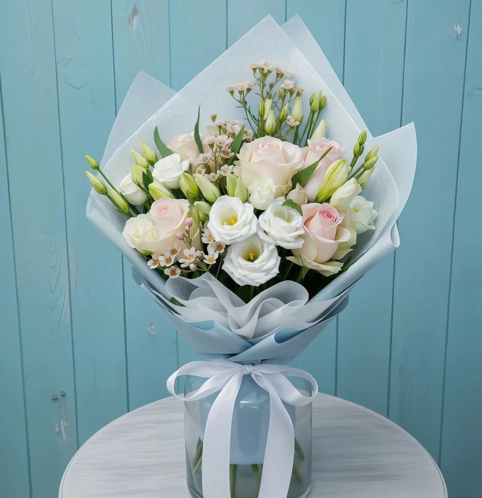 Букет цветов из: Розы и Лизиантусы в Ивантеевке