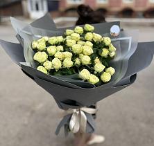 Букет Белые кустовые розы Солинеро в Ивантеевке