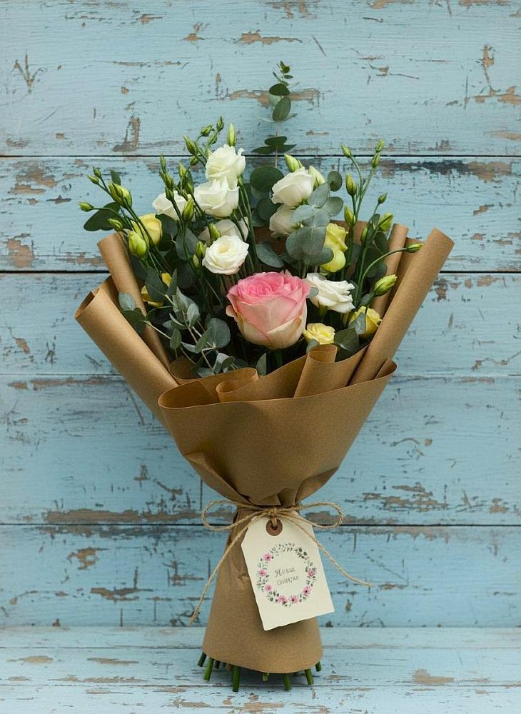 Букет цветов из: Розы и Лизиантусы в Ивантеевке