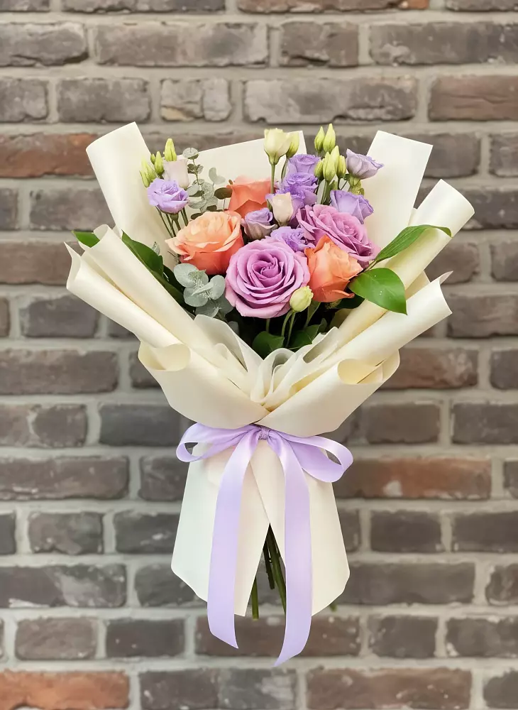 Букет цветов из: Лизиантусы и Розы в Ивантеевке