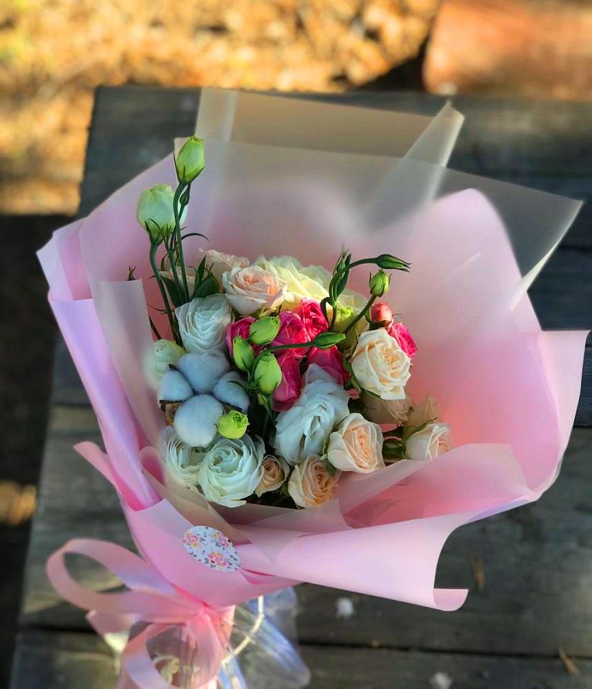 Букет цветов из: Розы и Лизиантусы в Ивантеевке