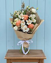 Букет цветов из:  Альстромерии, Лизиантусы, Розы и Хризантемы в Ивантеевке