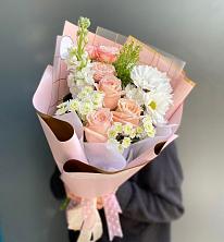 Букет цветов из:  Хризантемы и Розы в Ивантеевке