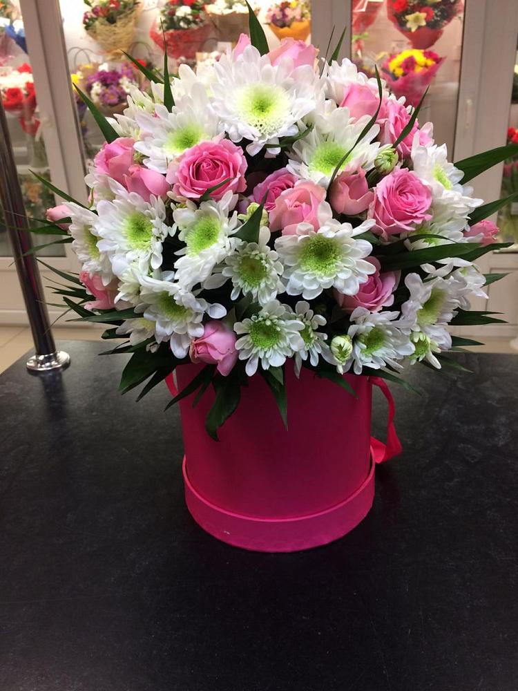 Цветочная композиция из Розы и Хризантемы в шляпной коробке в Ивантеевке