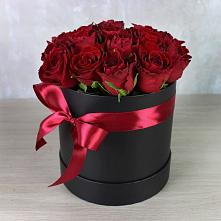 Цветочная композиция из Розы в шляпной коробке в Ивантеевке