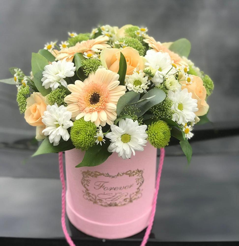 Цветочная композиция из Розы, Герберы и Хризантемы в шляпной коробке в Ивантеевке