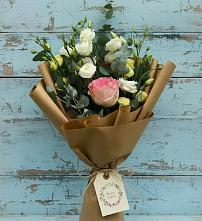 Букет цветов из:  Розы и Лизиантусы в Ивантеевке